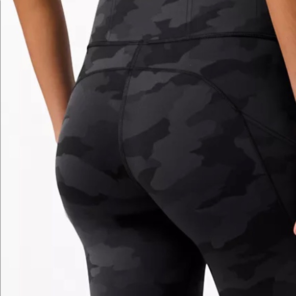 Lululemon Fast and Free 10” Camo Shorts Size 4 - Picture 4 of 8